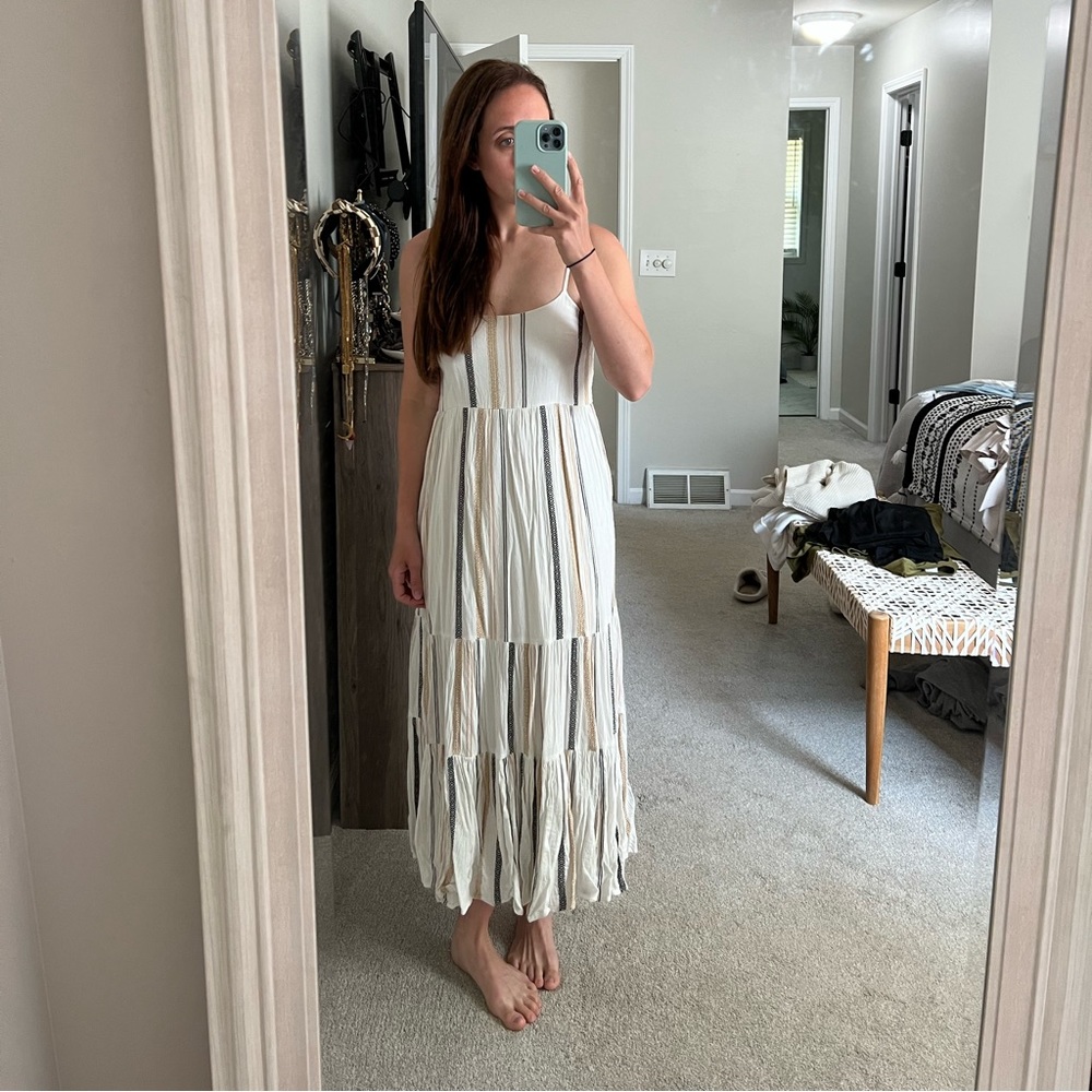 White stripe maxi dress- size small. Perfect maxi dress for a vacation!!